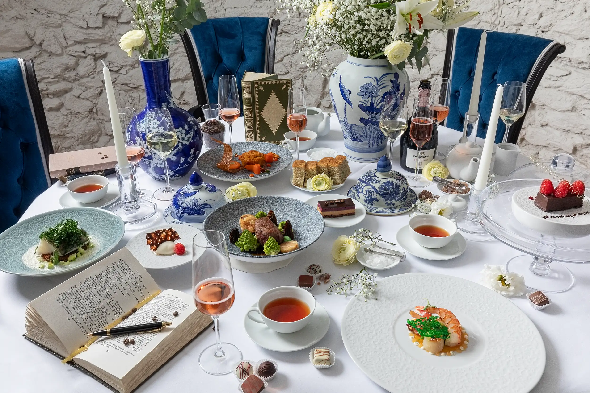 Fine dining table offered in the restaurant of the Schloßhotel Althörnitz.
